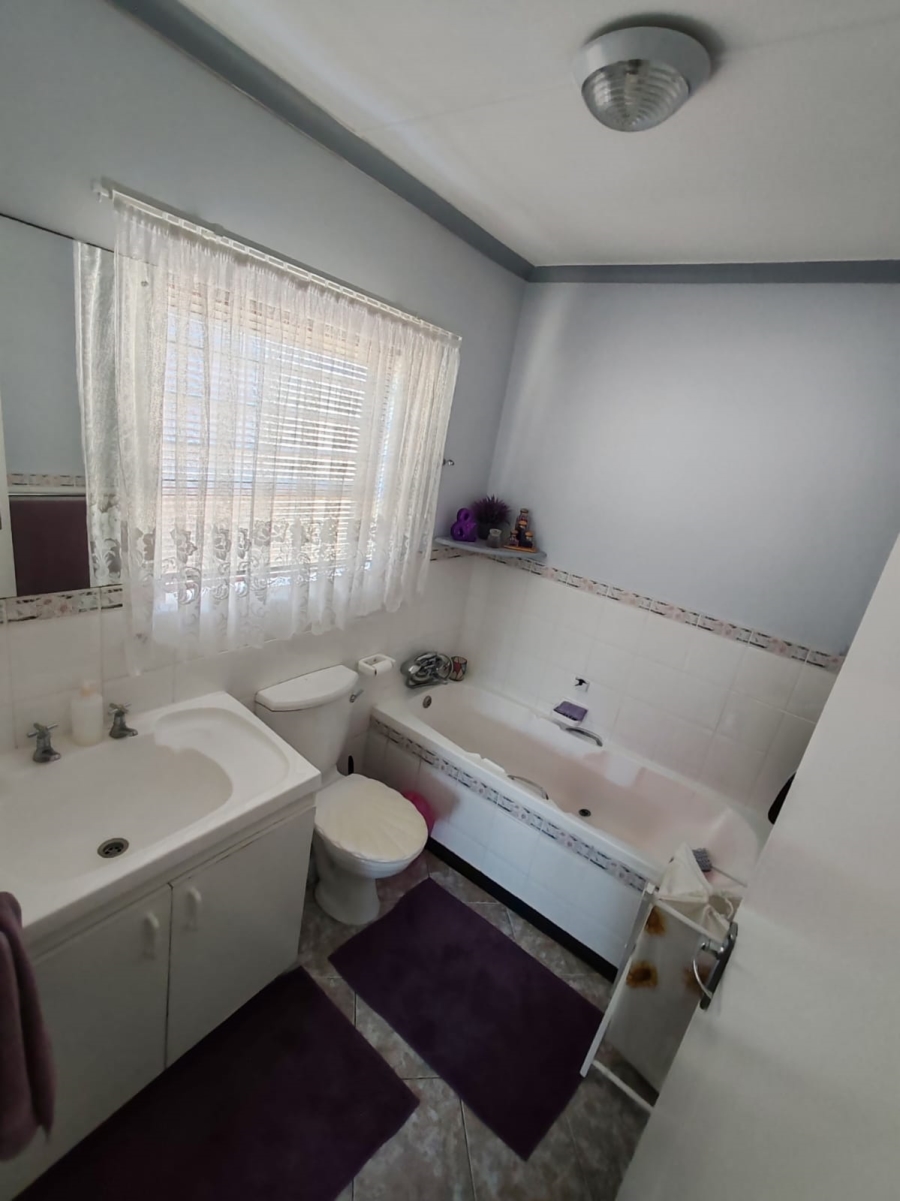 3 Bedroom Property for Sale in De Kelders Western Cape